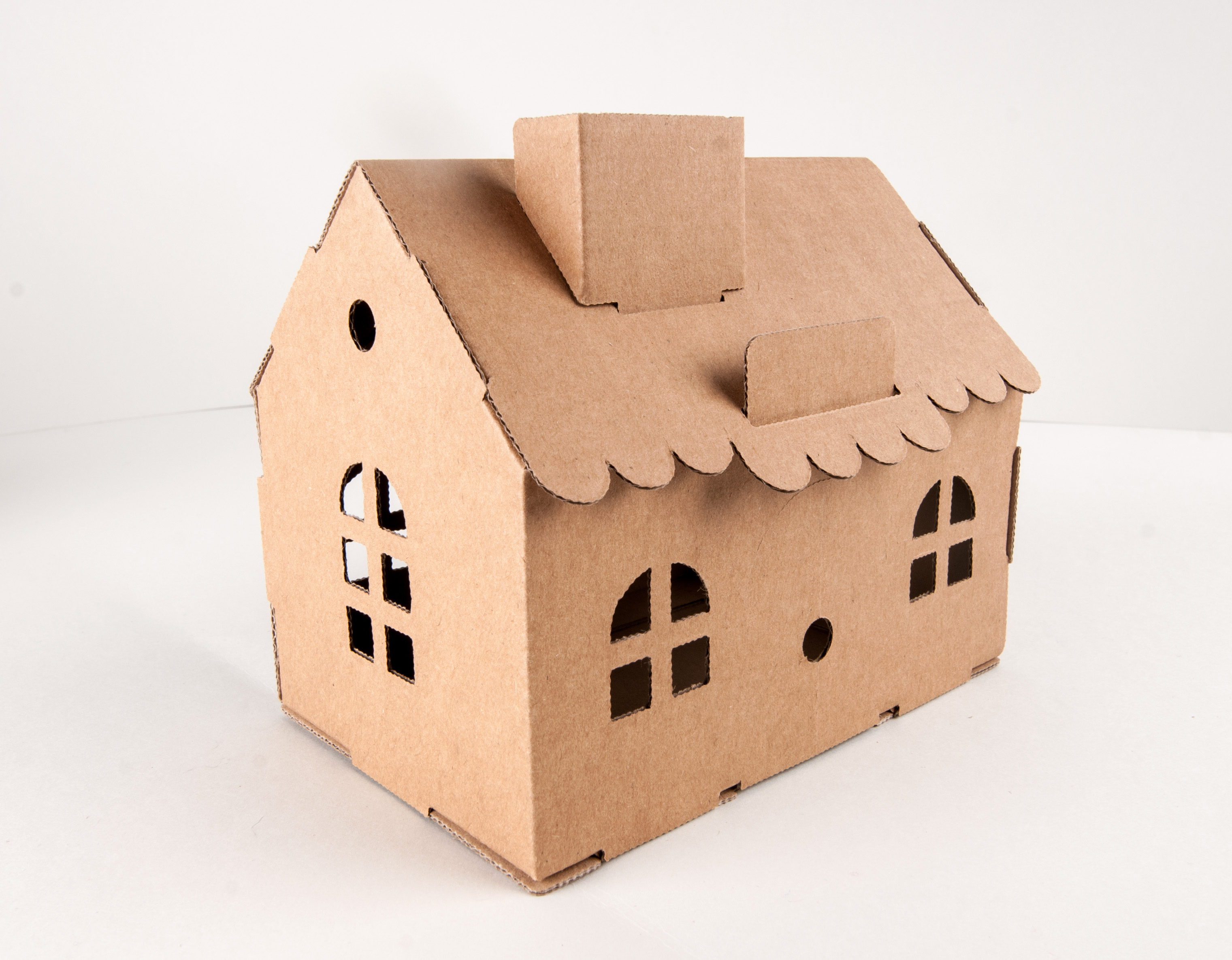 maison tirelire en carton brun